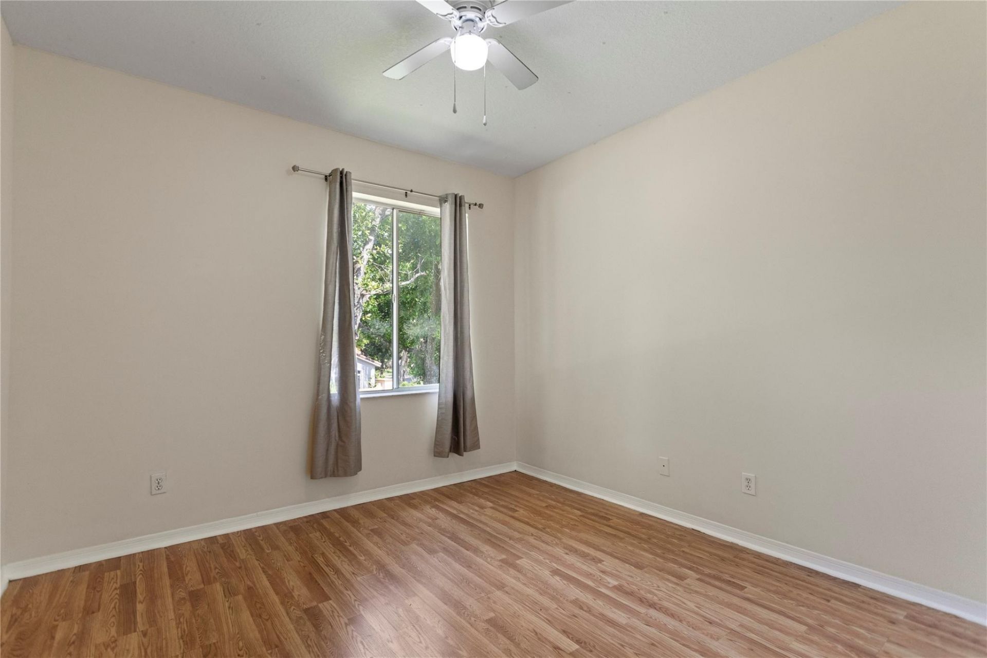 2215 NW 76th Terrace, Pembroke Pines, FL 33024 Photo
