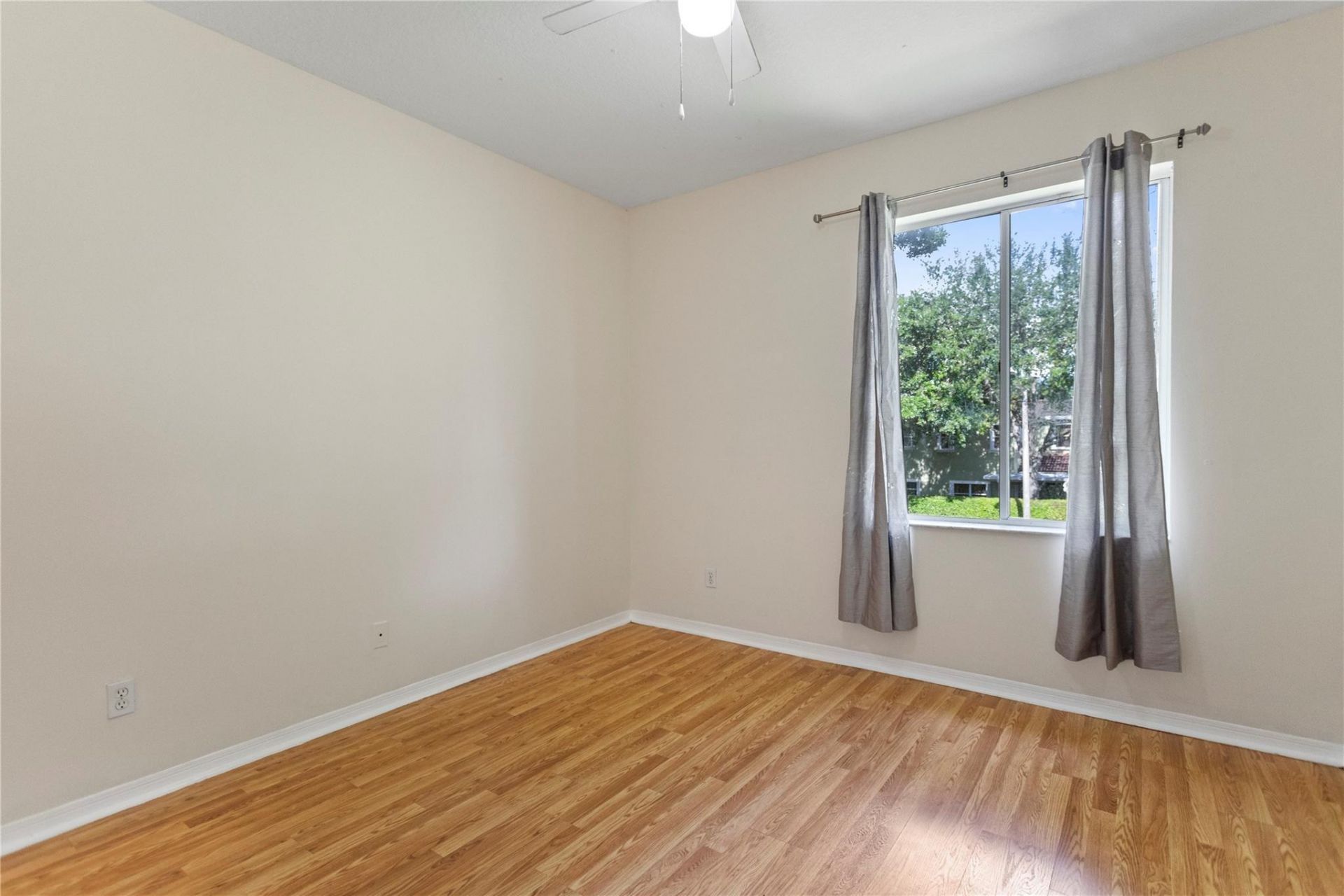 2215 NW 76th Terrace, Pembroke Pines, FL 33024 Photo
