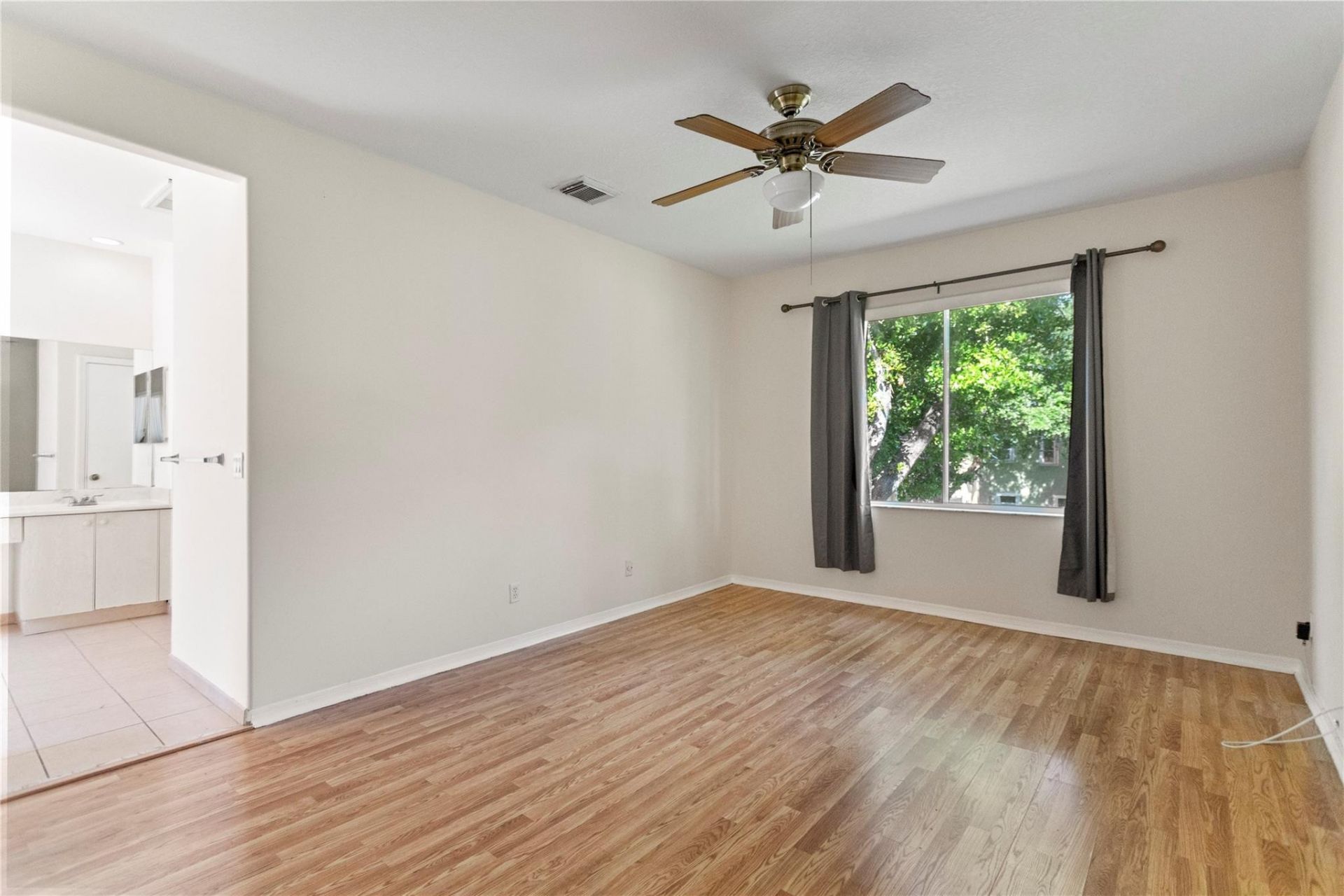 2215 NW 76th Terrace, Pembroke Pines, FL 33024 Photo