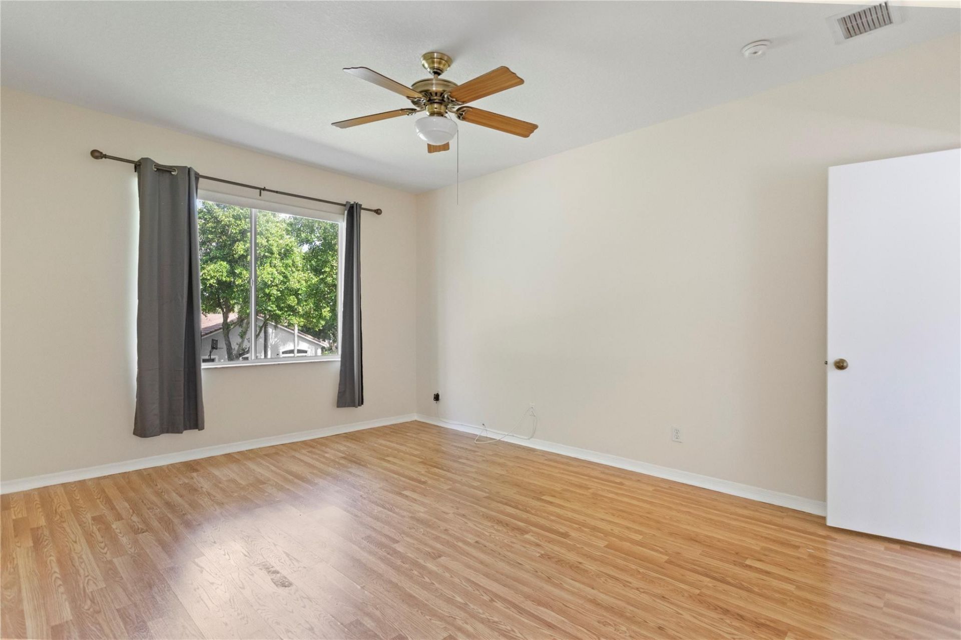 2215 NW 76th Terrace, Pembroke Pines, FL 33024 Photo