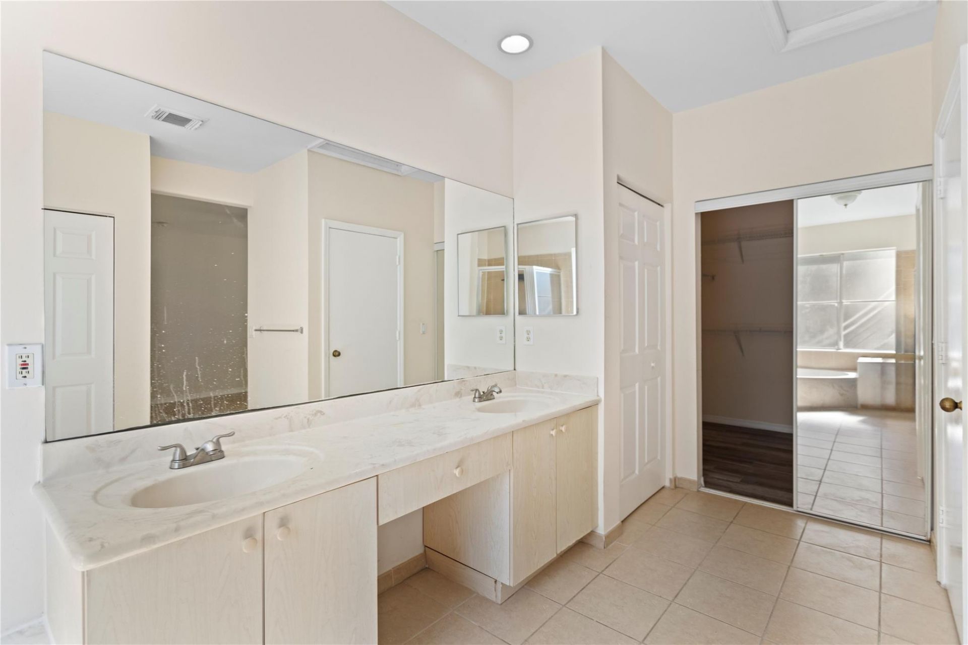 2215 NW 76th Terrace, Pembroke Pines, FL 33024 Photo