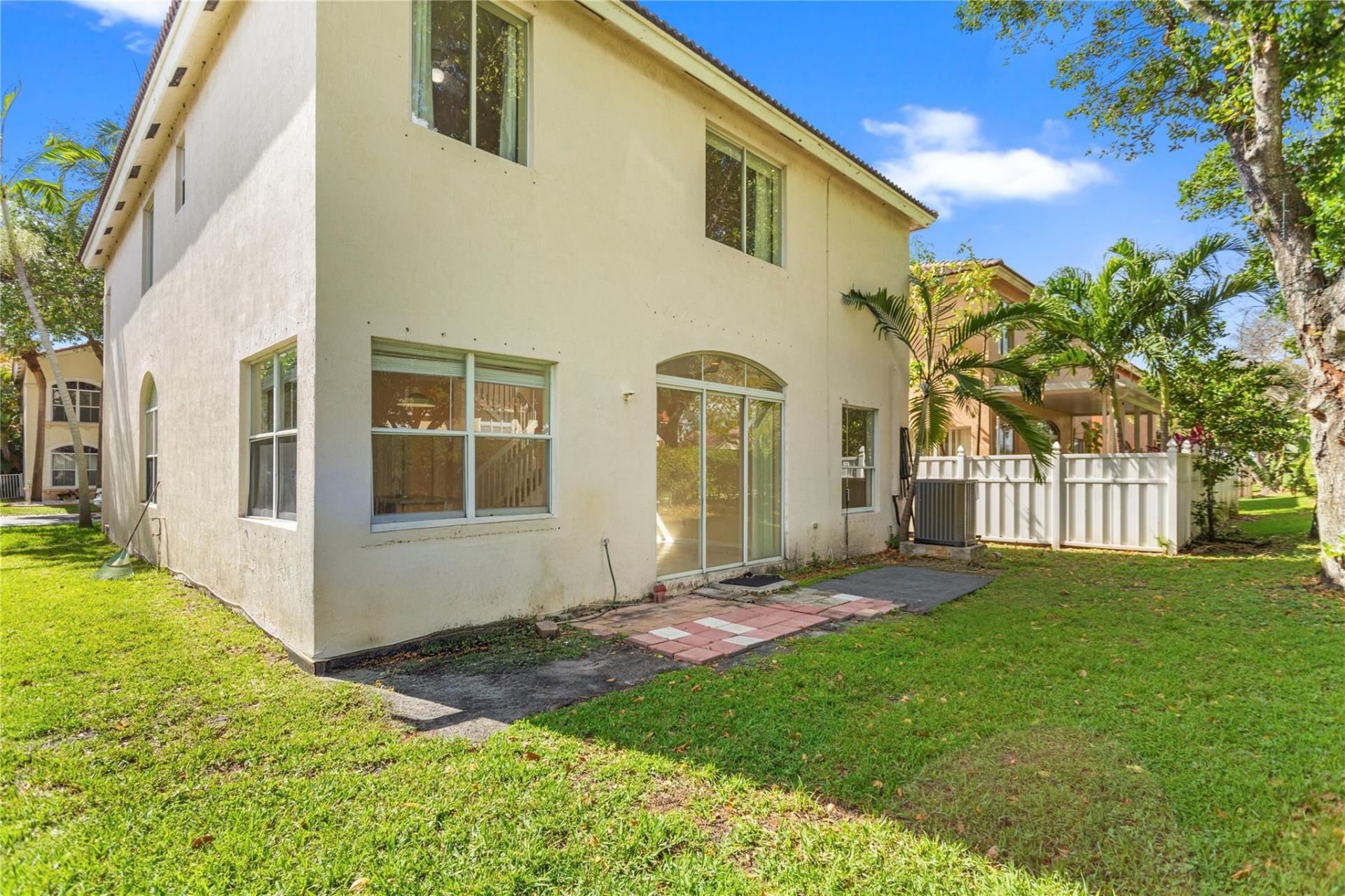 2215 NW 76th Terrace, Pembroke Pines, FL 33024 Photo