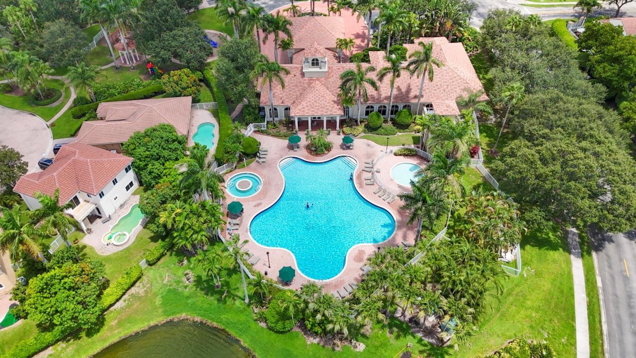 2215 NW 76th Terrace, Pembroke Pines, FL 33024 Photo