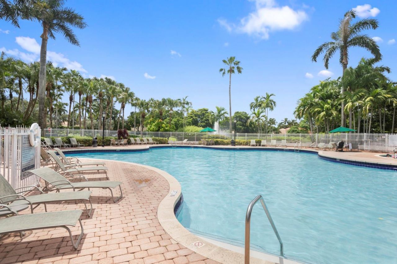 2215 NW 76th Terrace, Pembroke Pines, FL 33024 Photo