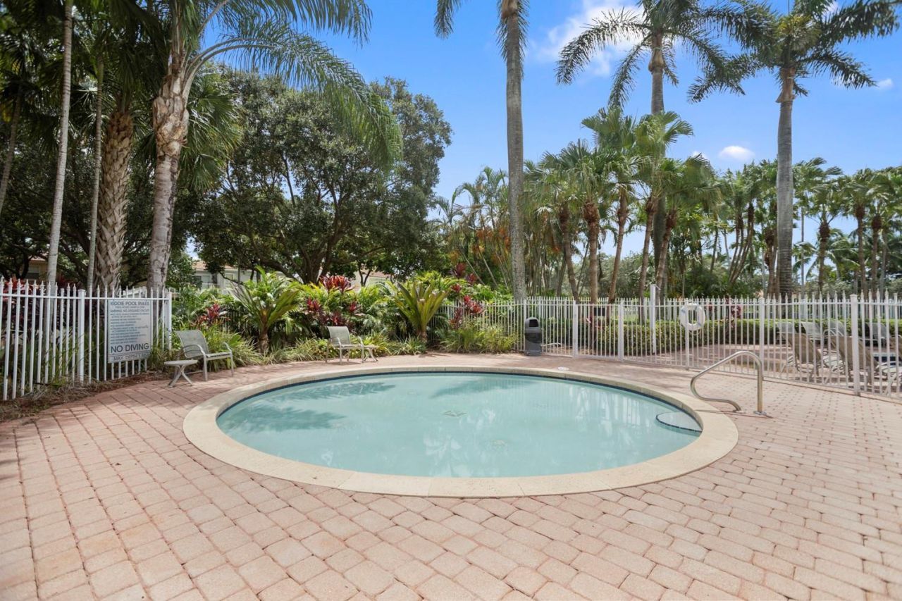 2215 NW 76th Terrace, Pembroke Pines, FL 33024 Photo