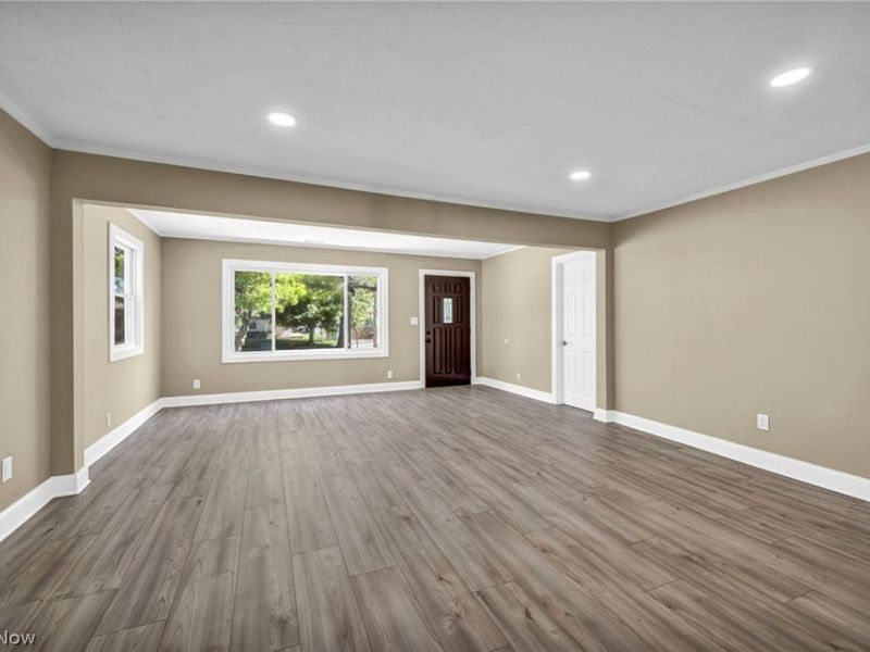 9313 Crestwood Drive, Cleveland, OH 44130 Photo 10