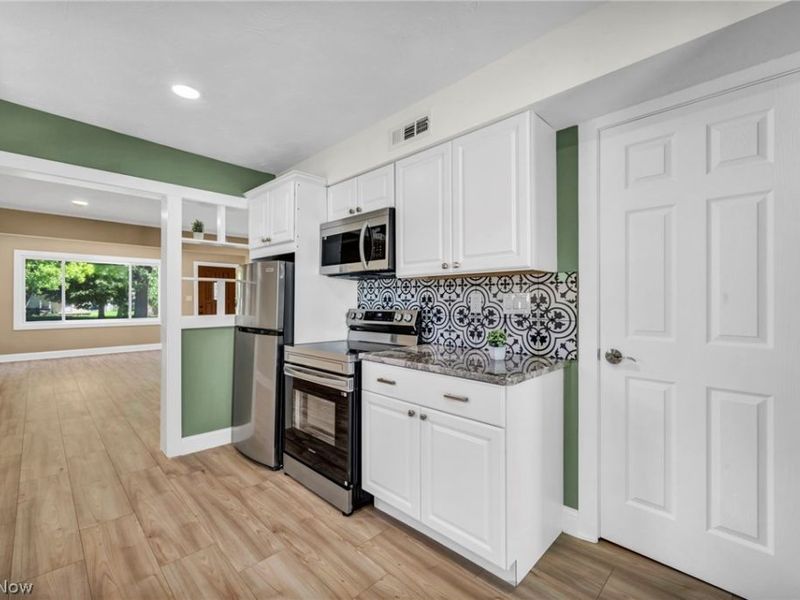 9313 Crestwood Drive, Cleveland, OH 44130 Photo 12