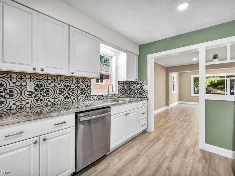 9313 Crestwood Drive, Cleveland, OH 44130 Photo 14