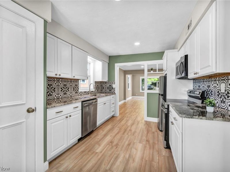 9313 Crestwood Drive, Cleveland, OH 44130 Photo 15
