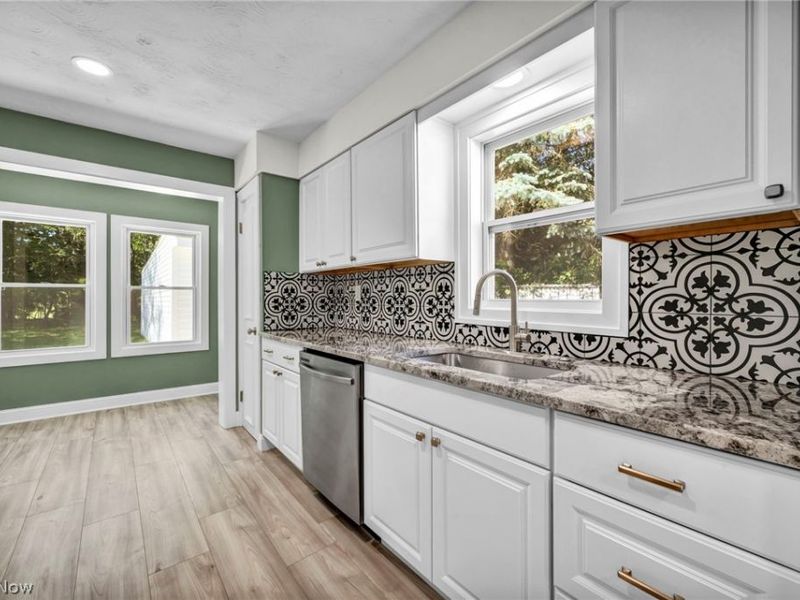 9313 Crestwood Drive, Cleveland, OH 44130 Photo 16