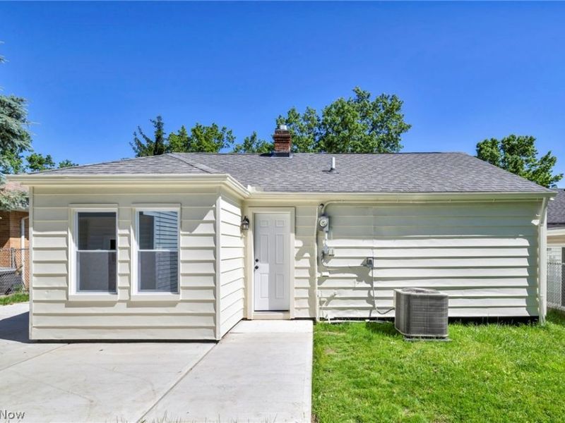 9313 Crestwood Drive, Cleveland, OH 44130 Photo 37
