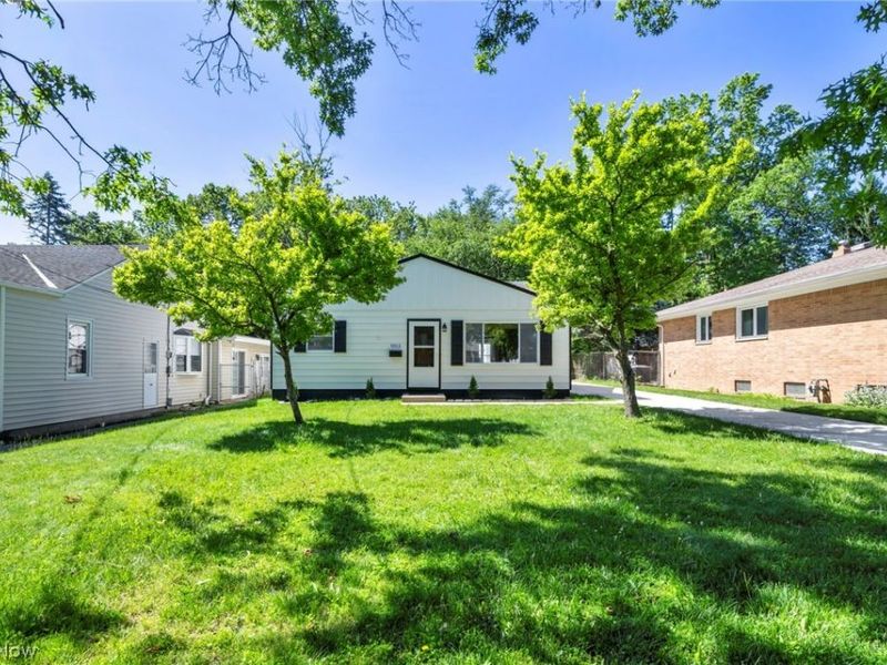 9313 Crestwood Drive, Cleveland, OH 44130 Photo 4