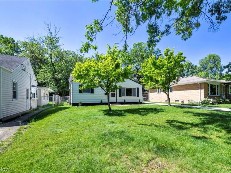 9313 Crestwood Drive, Cleveland, OH 44130 Photo 5
