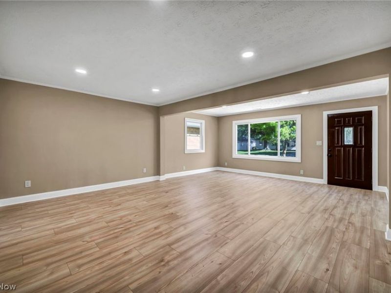 9313 Crestwood Drive, Cleveland, OH 44130 Photo 6