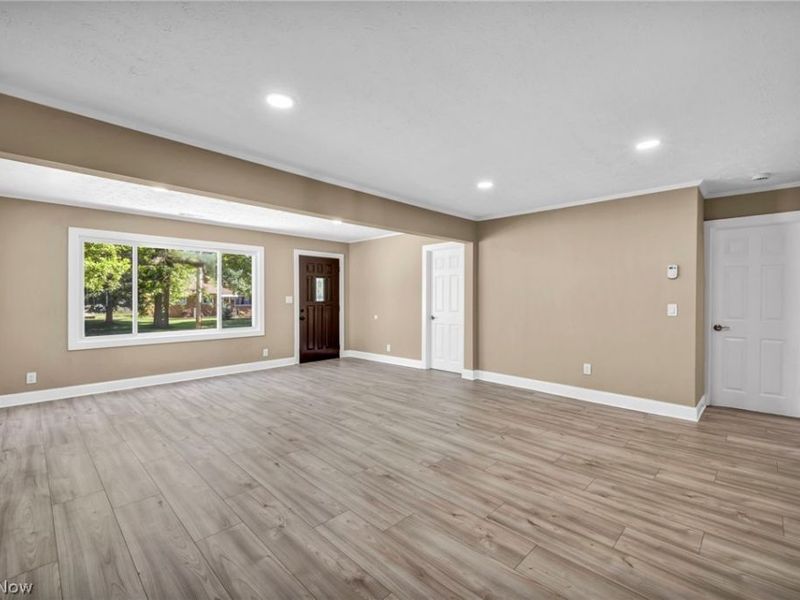 9313 Crestwood Drive, Cleveland, OH 44130 Photo 7