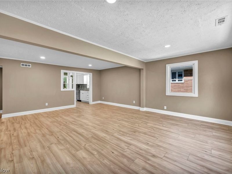 9313 Crestwood Drive, Cleveland, OH 44130 Photo 9