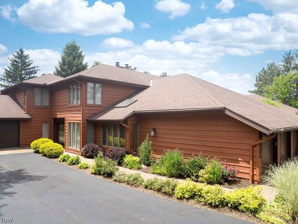25878 Fairmount Boulevard , Beachwood, OH 44122