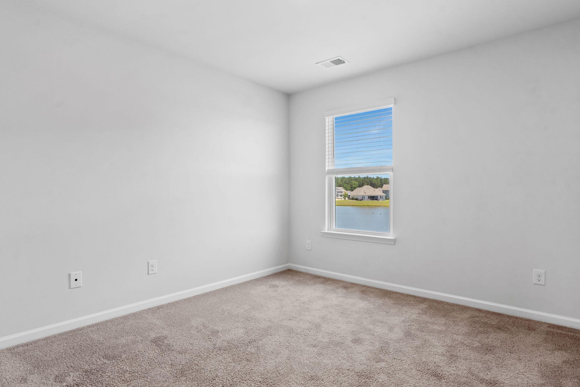 159 Greenwich Drive Photo 25