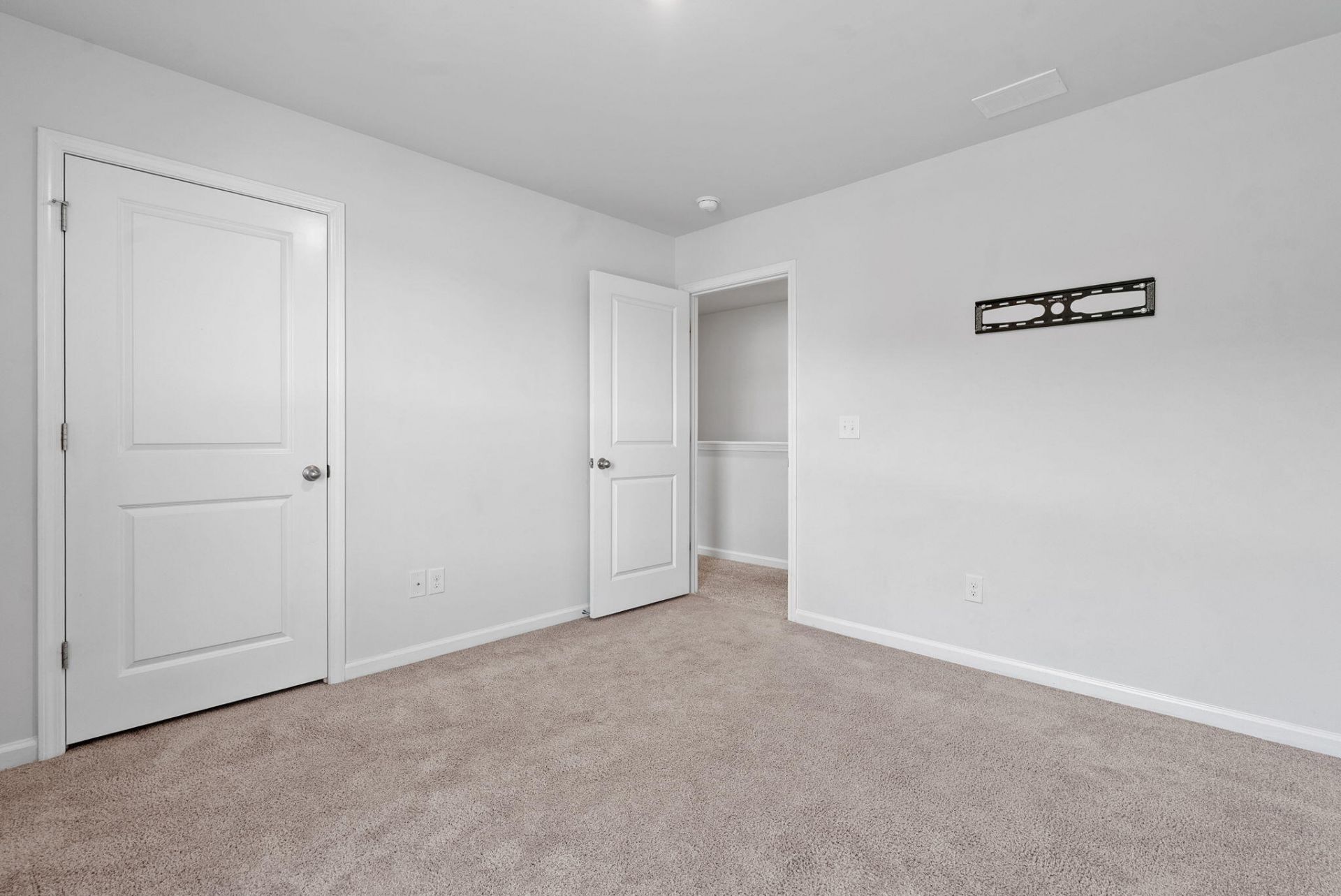 159 Greenwich Drive Photo 26