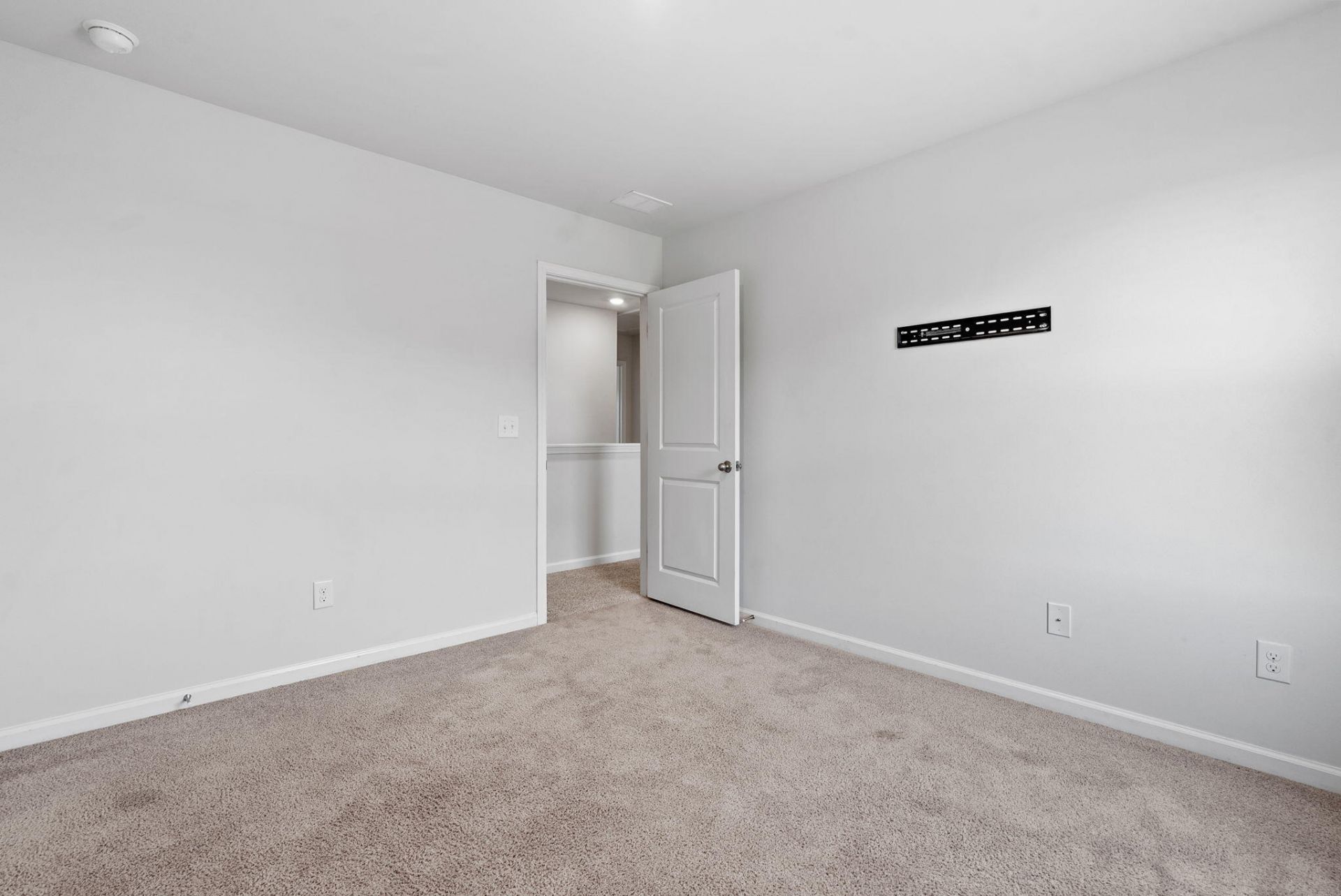 159 Greenwich Drive Photo 29