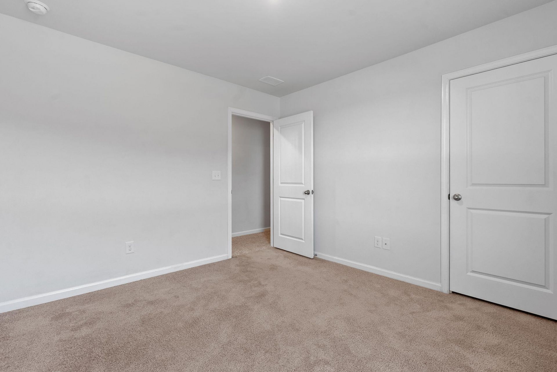 159 Greenwich Drive Photo 31