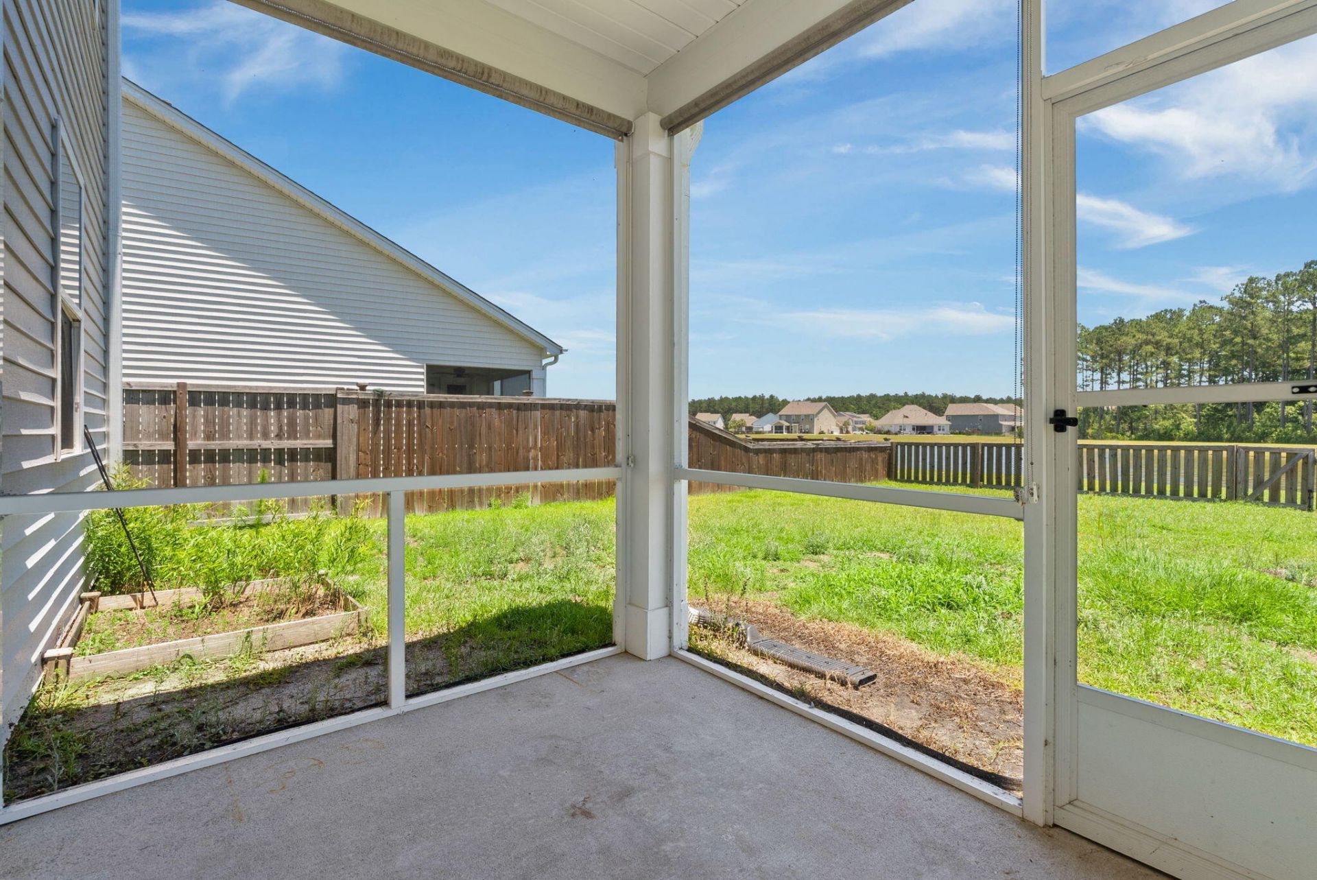 159 Greenwich Drive Photo 6