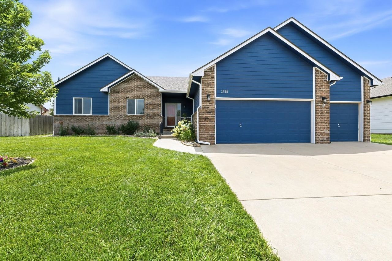 1755 W Saddle Brooke, Haysville, KS 67060 Main Photo