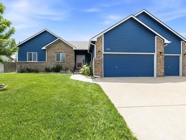 1755 W Saddle Brooke, Haysville, KS 67060
