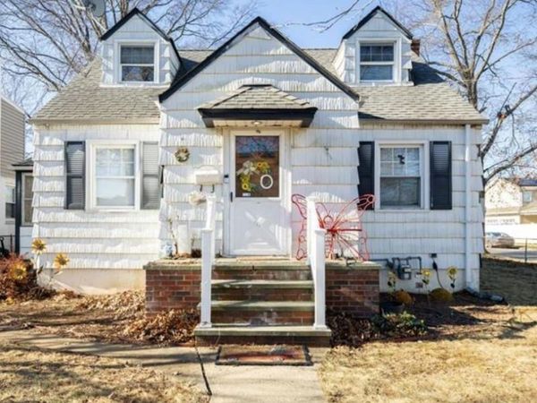 131 Goldenrod Avenue , Franklin Square, NY 11010