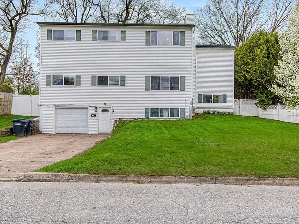 10 Suburban Square, South Burlington, VT 05403