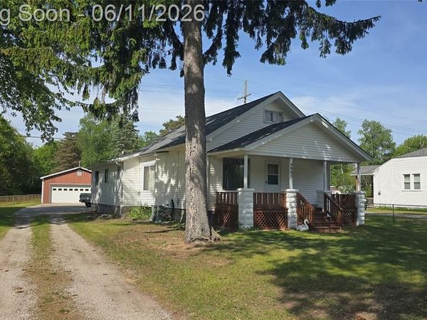 4085 Pine Grove Avenue, Fort Gratiot Twp, MI 48059