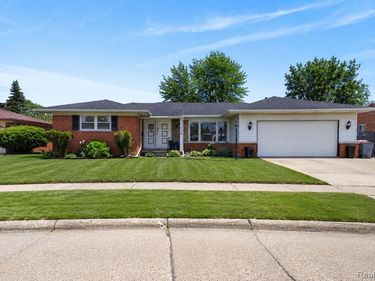 31822 Slumber Lane, Fraser, MI 48026