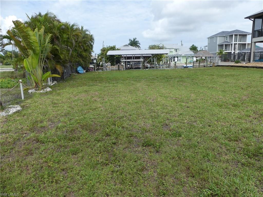 2371 Sycamore St , Saint James City, FL 33956 Photo