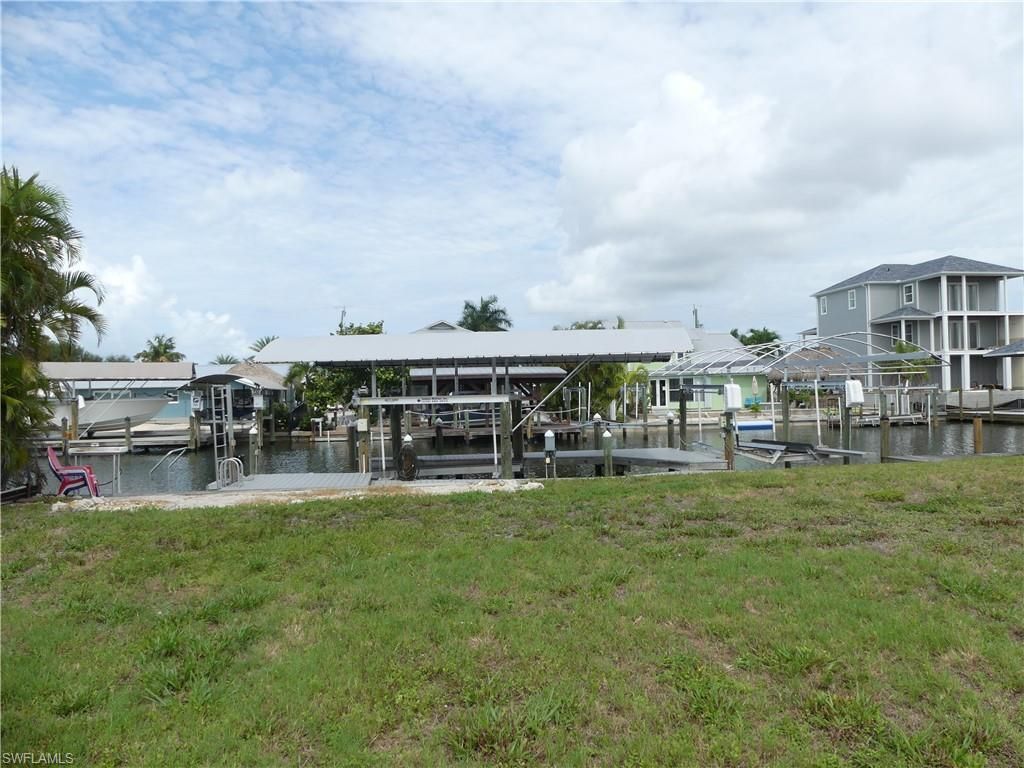 2371 Sycamore St , Saint James City, FL 33956 Photo