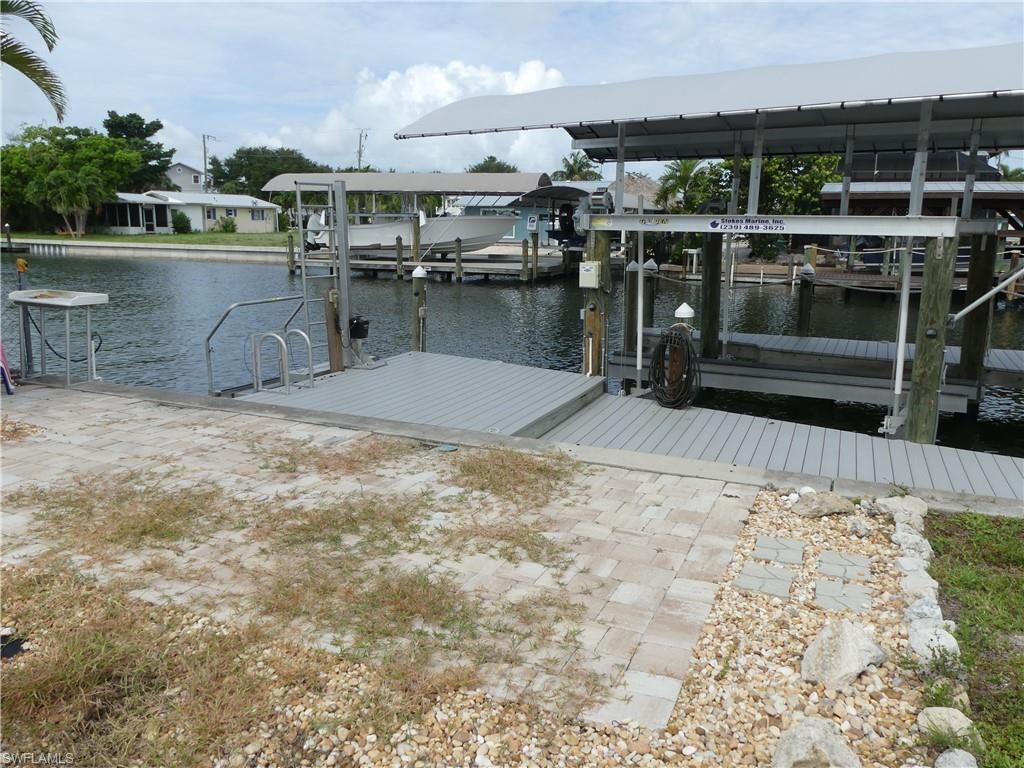 2371 Sycamore St , Saint James City, FL 33956 Photo
