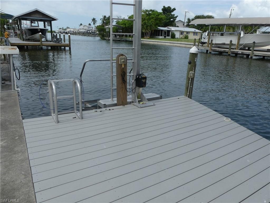 2371 Sycamore St , Saint James City, FL 33956 Photo