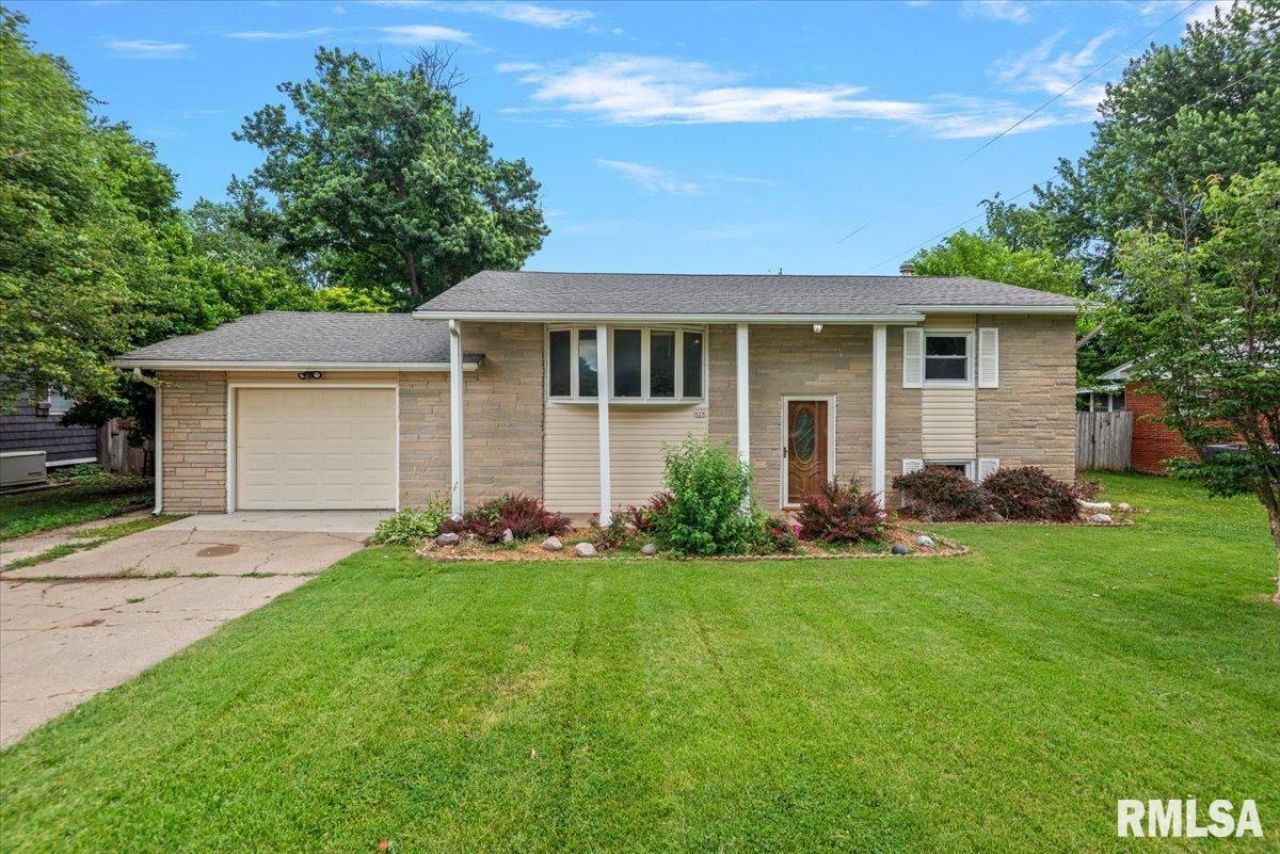 527 E State Route 125, Pleasant Plains, IL 62677 Main Photo