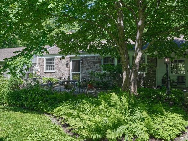 4 LOW ROAD , NEW HOPE, PA 18938