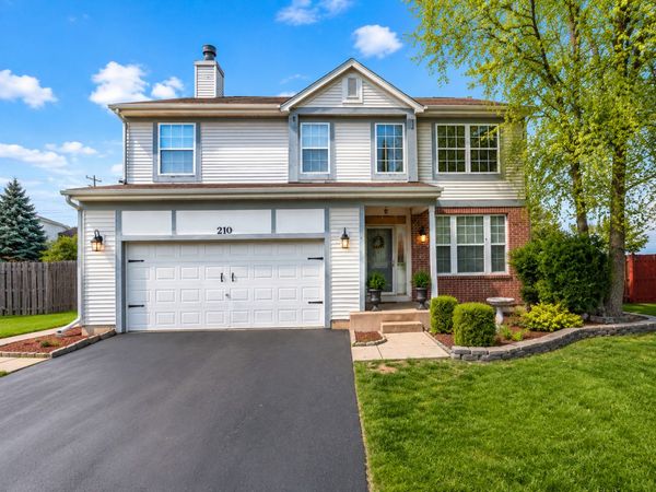 210 Balmoral Court , Glendale Heights, IL 60139
