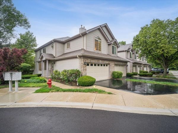 1568 N Saint Marks Place , Palatine, IL 60067