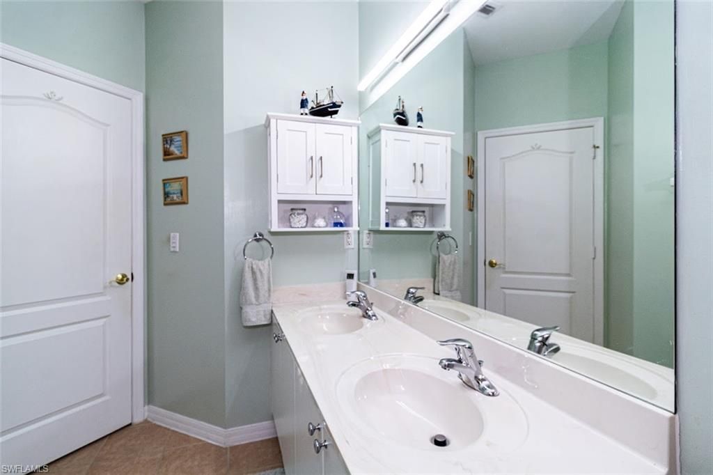 2540 Keystone Lake Dr, Cape Coral, FL 33909 Photo