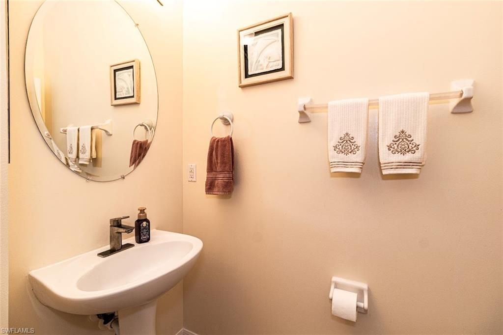2540 Keystone Lake Dr, Cape Coral, FL 33909 Photo