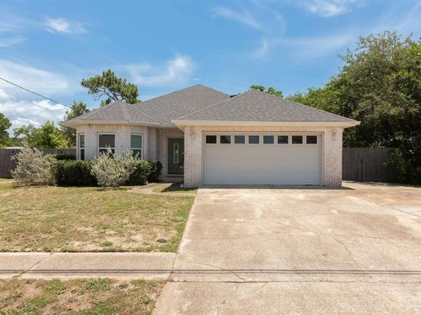 2232 Orion Lake Dr, Navarre, FL 32566