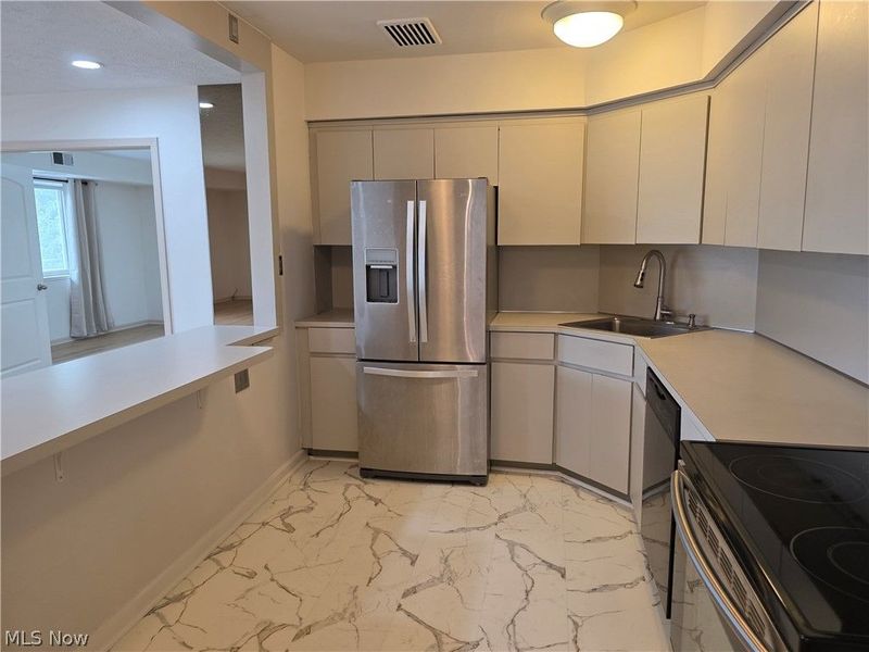 2202 Acacia Park Drive, Unit 2612, Lyndhurst, OH 44124 Photo 6