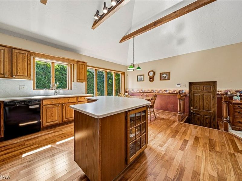 6666 Ridgebury Boulevard, Mayfield Heights, OH 44124 Photo 2