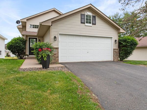 5819 Forest Boulevard Trail, Wyoming, MN 55092