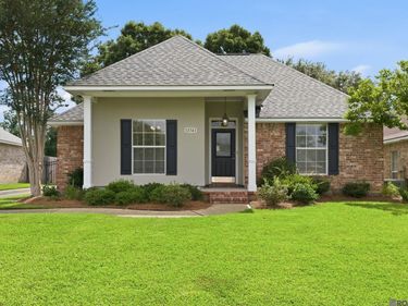 18341 Lake Indigo Dr, Baton Rouge, LA 70817
