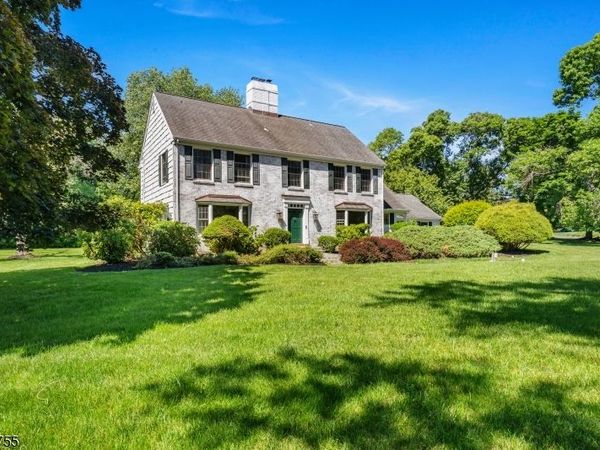 25 Arvida Dr, Hopewell, NJ 08534
