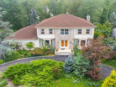 9 Puddingstone Way, Florham Park, NJ 07932