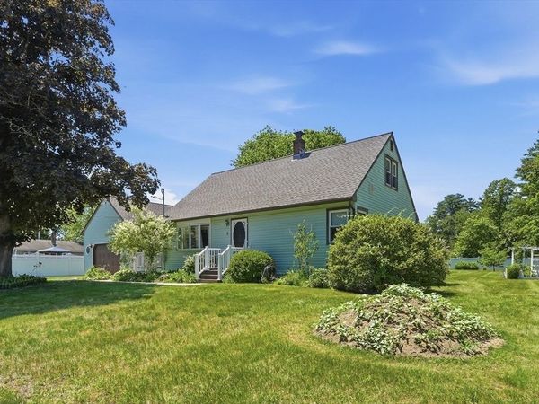 5 Lanebrook Cir, Granby, MA 01033